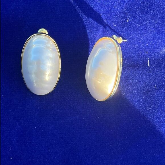 Classic Gold and Pearl Oval Earrings - Picture 5 of 5